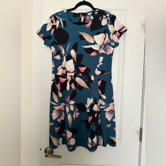 Vince Camuto Abstract Floral Short Sleeve Scuba Dress - Picture 2 of 5